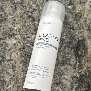 OLAPLEX N°4D Clean Volume Dry Shampoo